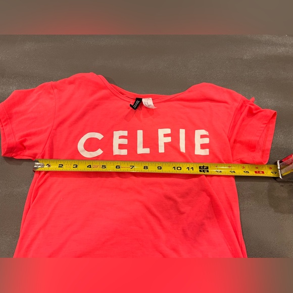 Celfie t-shirt 👕, Divided by H&M. Size XS - Picture 3 of 6